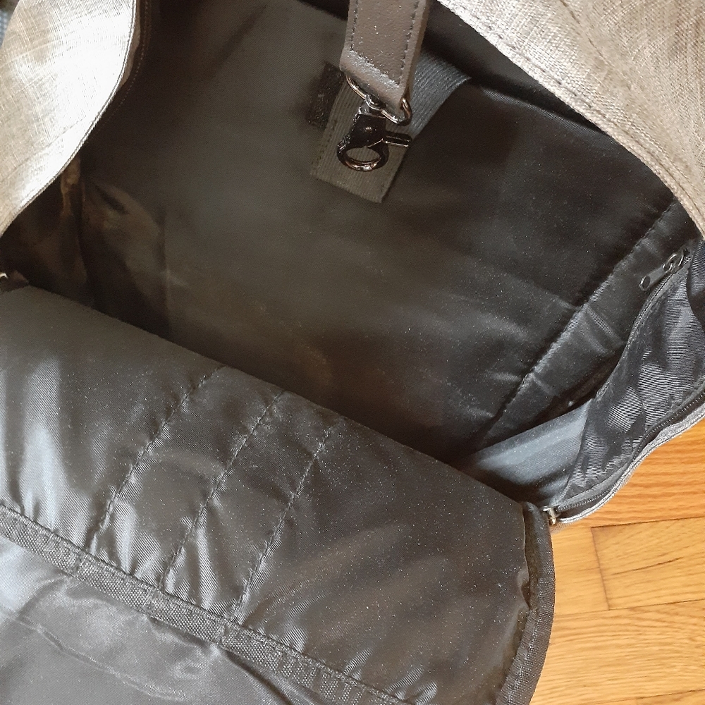 Backpack - Picture 2 of 4